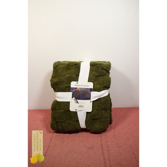 Makers Collective Teen Checkered Plush 50x60" Throw Blanket Army Green* - Picture 1 of 5
